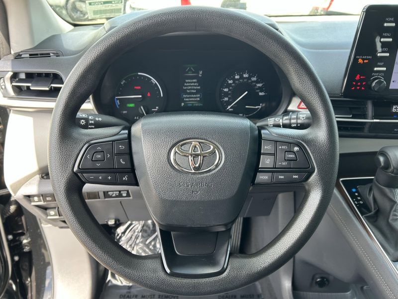2023 Toyota Sienna LEImage 27