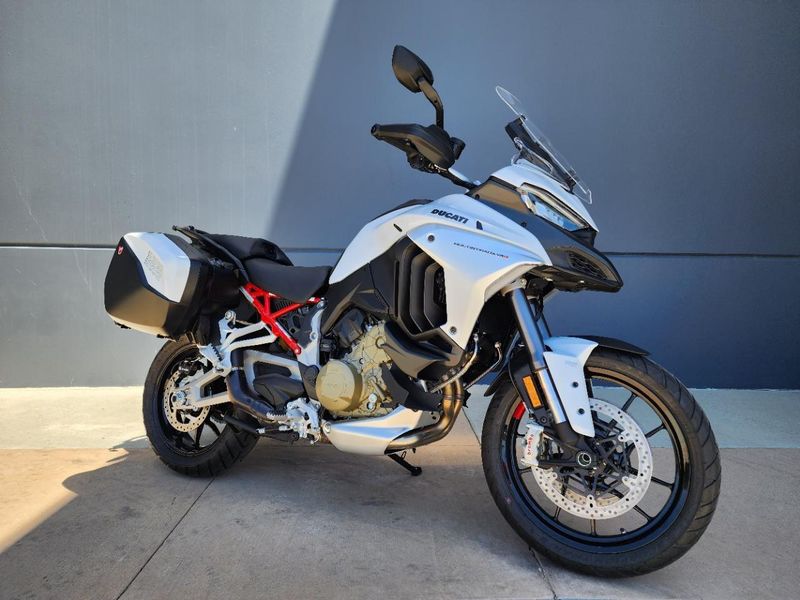 2023 Ducati MULTISTRADA V4 S TRAVEL & RADAR  in a ICEBERG WHITE exterior color. Del Amo Motorsports of South Bay (619) 547-1937 delamomotorsports.com 
