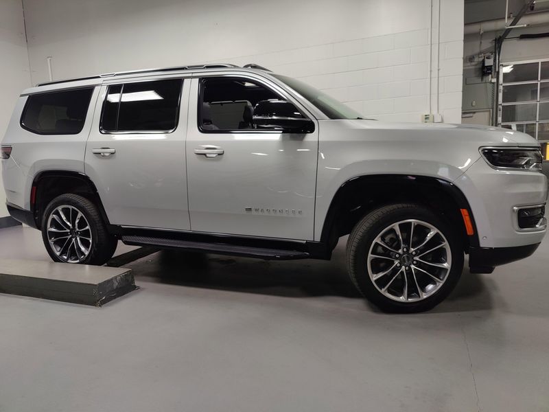 2024 Jeep Wagoneer Series II Premium 4x4 w/Convenience/RSEImage 3