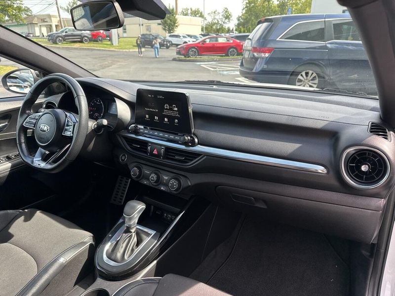 2021 Kia Forte GT-Line photo 16