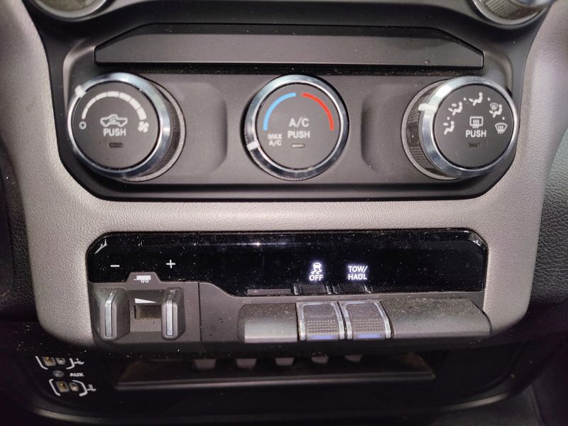2024 RAM 2500 Big Horn 6.4L V8 Crew Cab 4x4Image 15