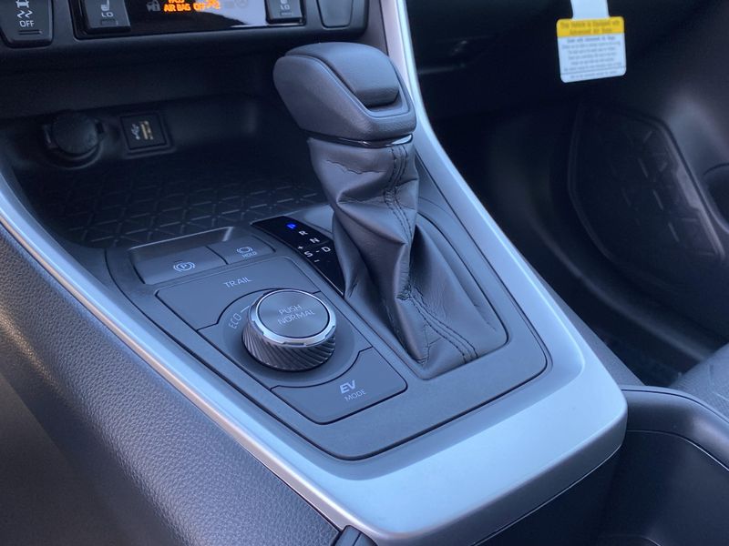 New 2025 Toyota RAV4 Hybrid XLEImage 18