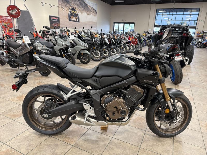 New 2026 Honda CB650R E-CLUTCH Image 10