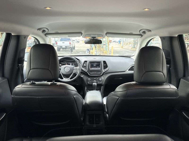 Used 2019 Jeep Cherokee Latitude Plus FWD