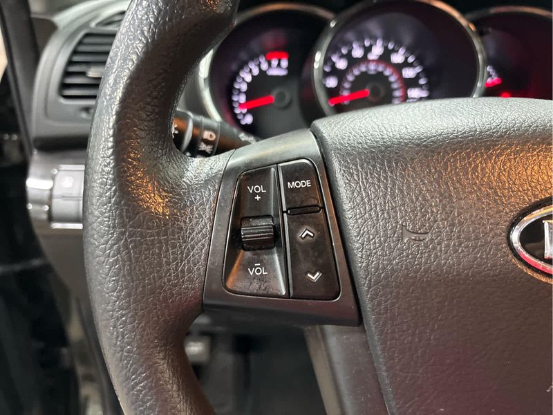 2012 Kia Sorento LX photo 12
