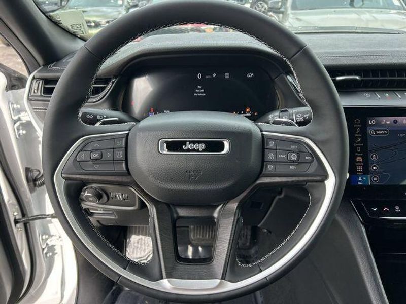 New 2026 Jeep Grand Cherokee Limited 4x2Image 17