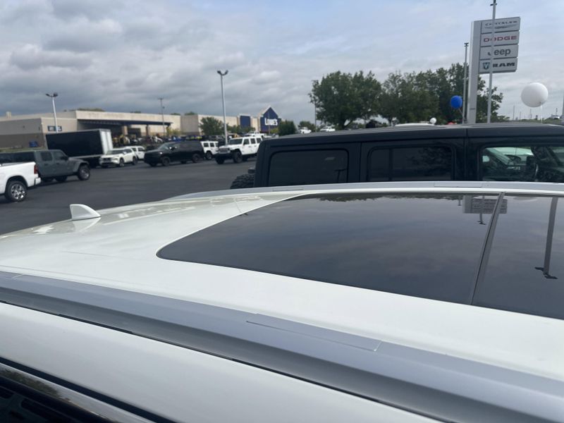 2023 INFINITI QX60 LuxeImage 7