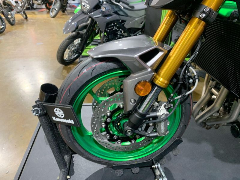 New 2025 Kawasaki Z900 SE ABS Image 10