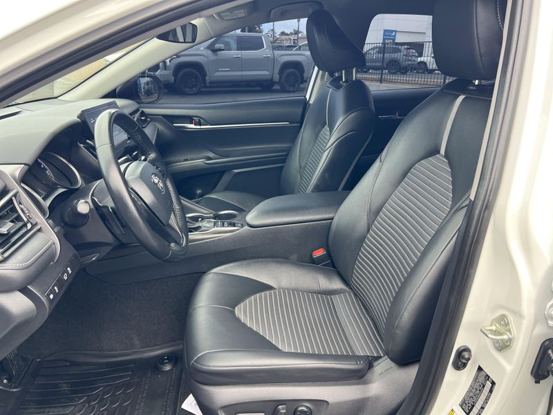Used 2022 Toyota Camry Hybrid SEImage 17