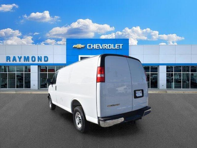 New 2026 Chevrolet Express 2500 Work VanImage 6