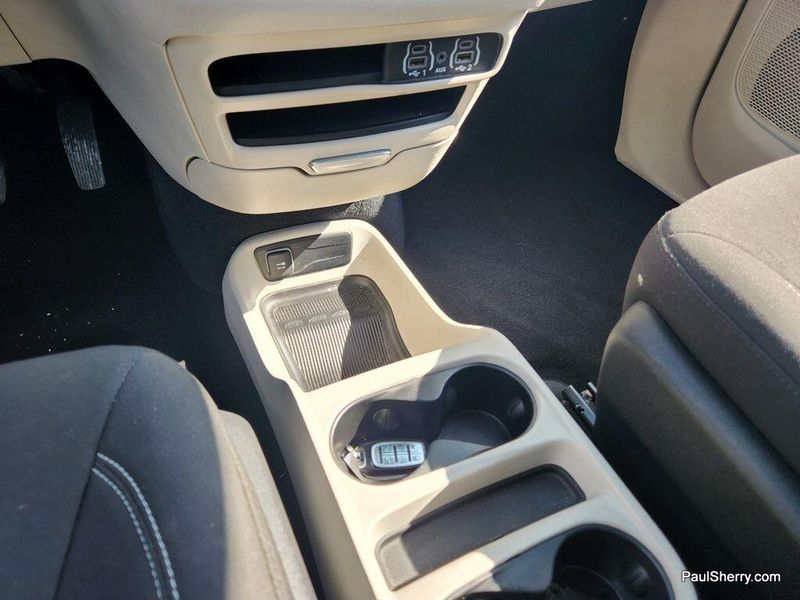 2023 Chrysler Voyager LXImage 46