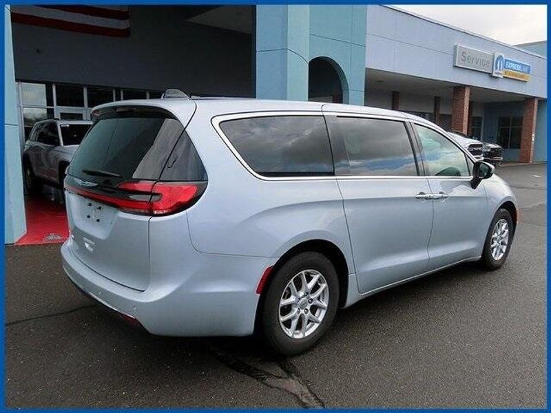 2023 Chrysler Pacifica Touring LImage 7