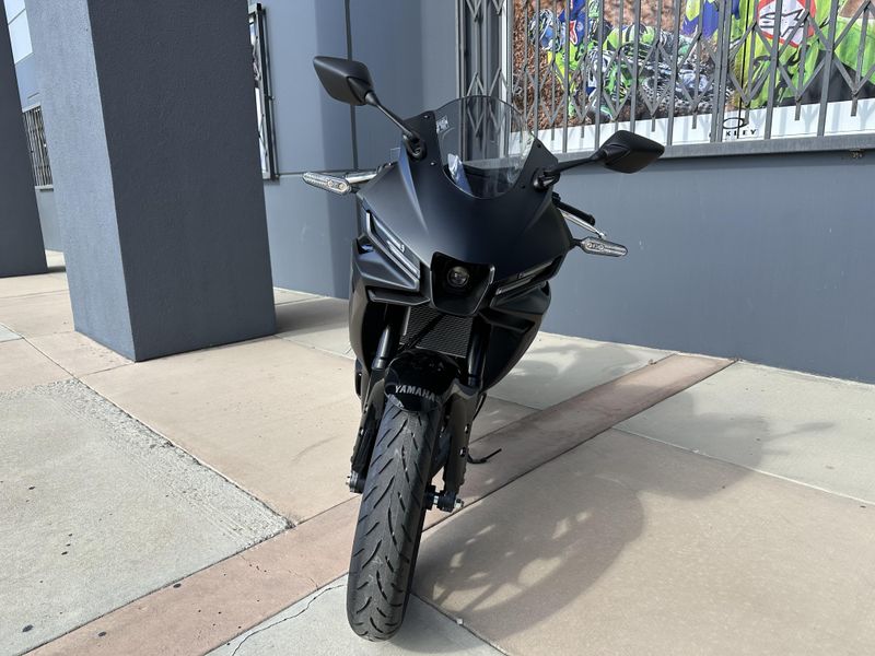 2025 Yamaha YZF-R3 Image 5