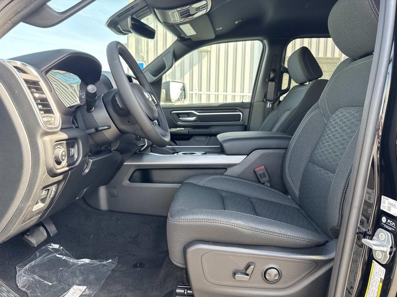 New 2026 RAM 1500 Big Horn Crew Cab 4x2 5'7' Box