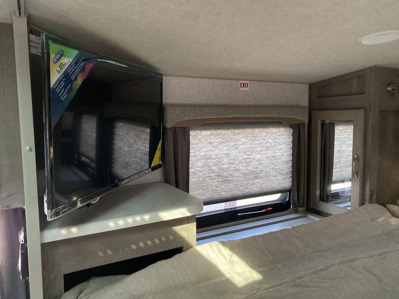 New 2027 NORTHWOOD MFG Arctic Fox 811Image 17