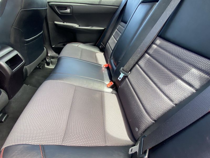 2016 Toyota Camry SEImage 15