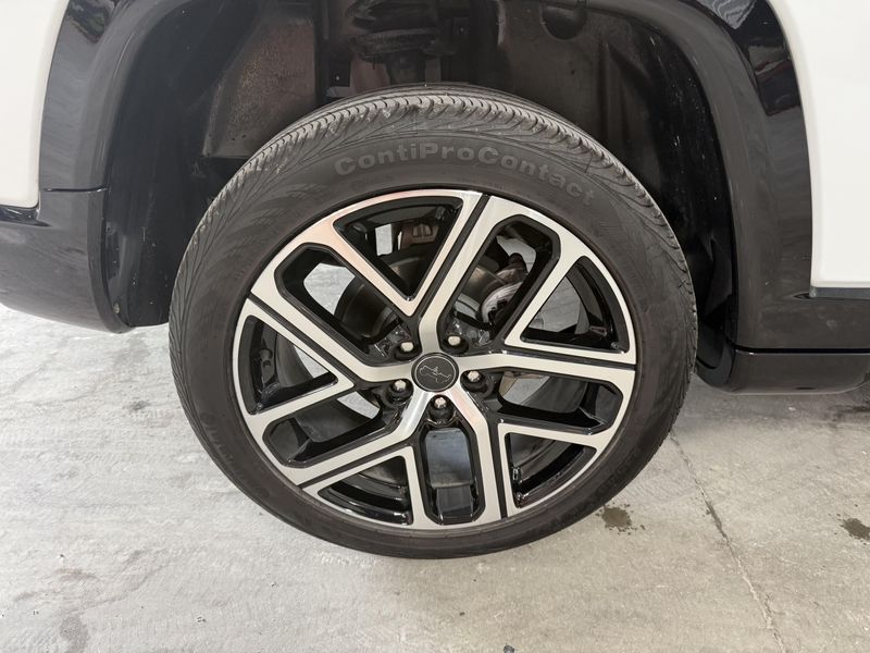 Used 2025 Jeep Compass LimitedImage 8