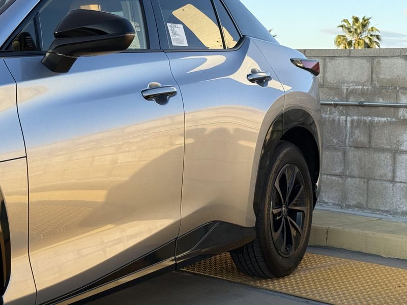 New 2026 Lexus RZ 350eImage 8