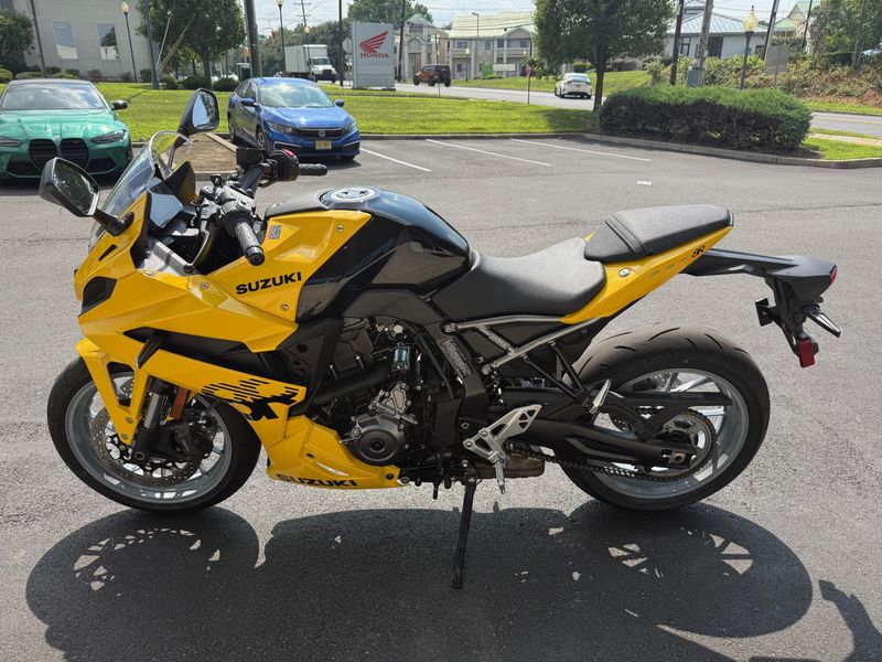 2024 Suzuki GSX-8RImage 2