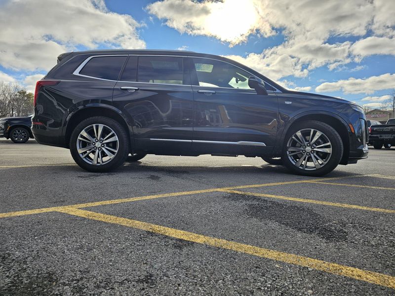 Used 2024 Cadillac XT6 AWD Premium LuxuryImage 4