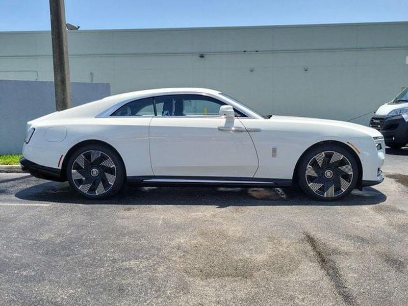 2025 Rolls Royce Spectre photo 3