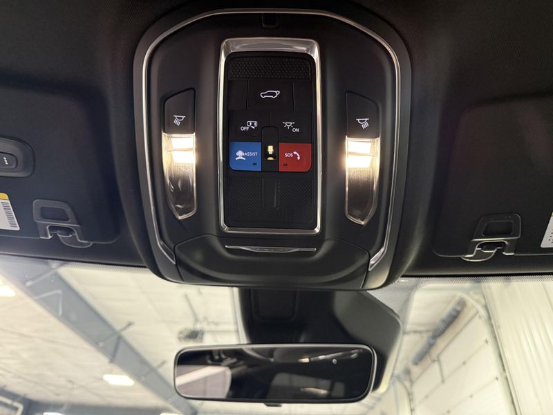 New 2025 Jeep Grand Cherokee Limited 4x4Image 25