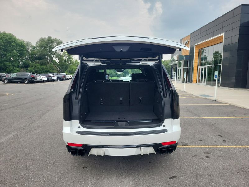 2023 Cadillac Escalade V-Series photo 12