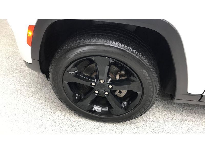 Used 2023 Jeep Grand Cherokee AltitudeImage 5