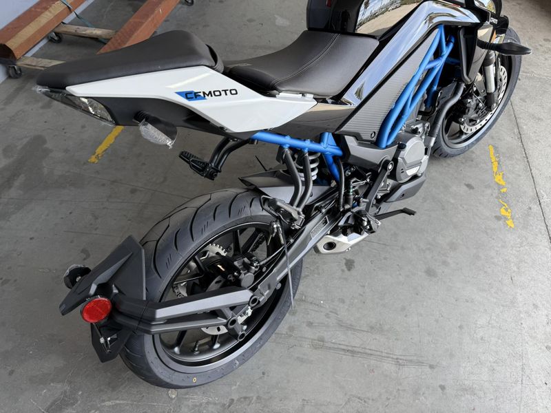 New 2025 CFMOTO 300NK Image 12