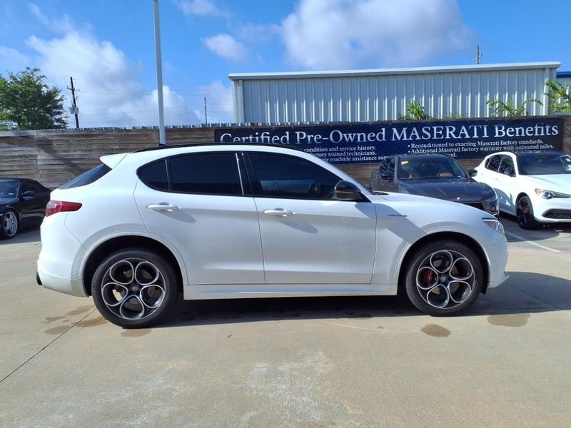 Used 2022 Alfa Romeo Stelvio VeloceImage 12