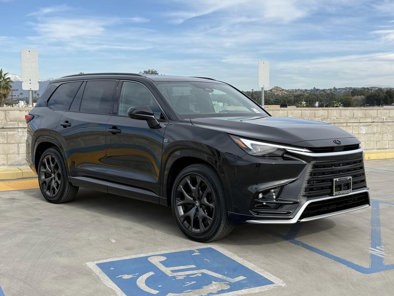 New 2026 Lexus TX 500h F SPORT Performance PremiumImage 2