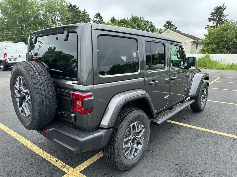 2025 Jeep Wrangler 4-door SaharaImage 8