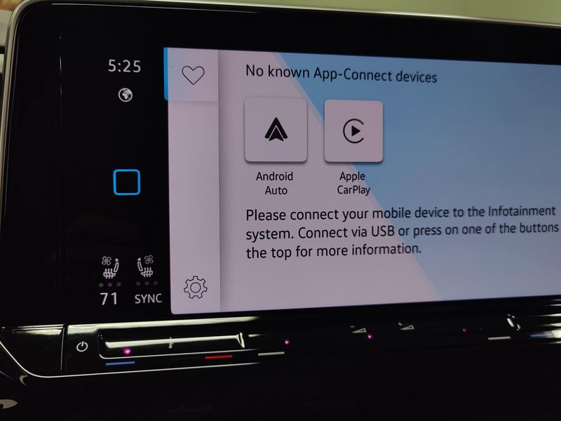 Used 2025 Volkswagen Atlas SEL Premium AWD R-Line w/Sunroof/NavImage 30