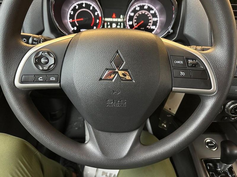 2020 Mitsubishi Outlander Sport 2.0 ESImage 3