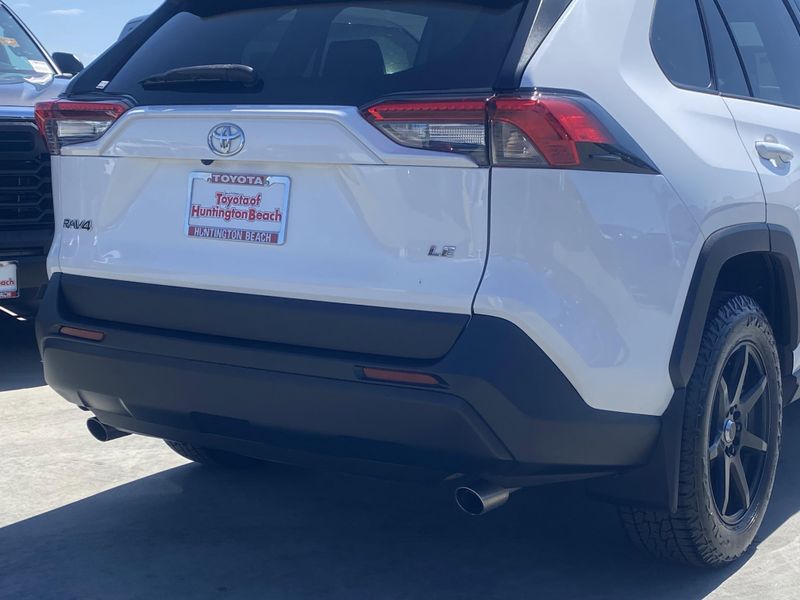 Used 2021 Toyota RAV4 LEImage 4