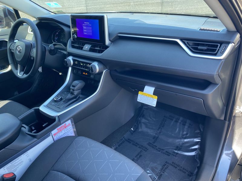 New 2025 Toyota RAV4 Hybrid XLEImage 9