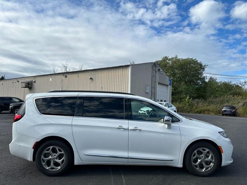 2022 Chrysler Pacifica LimitedImage 13