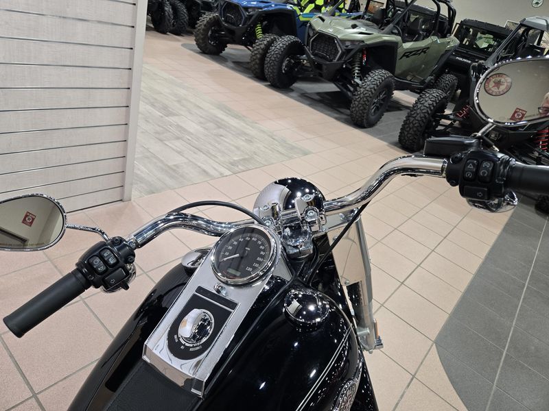 2016 HARLEY SOFTAIL FATBOY BLACK Image 17