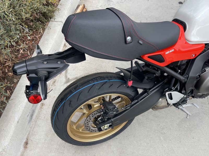 2025 Yamaha XSR900 Image 12