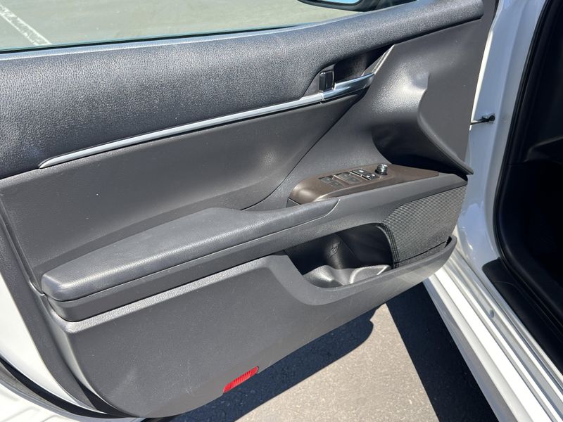 Used 2022 Toyota Camry SEImage 6