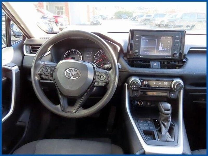 2022 Toyota RAV4 XLEImage 11