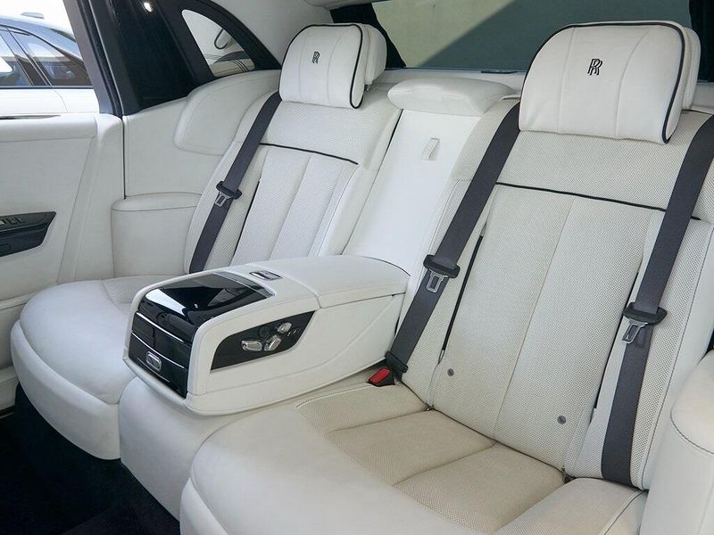 Used 2021 Rolls-Royce Phantom Image 19