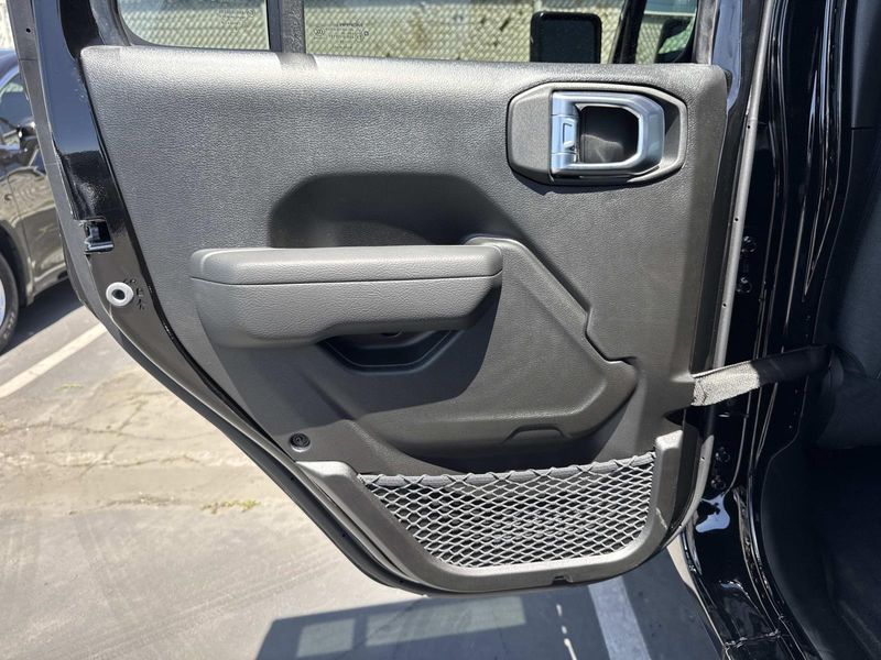New 2026 Jeep Gladiator Sport S 4x4
