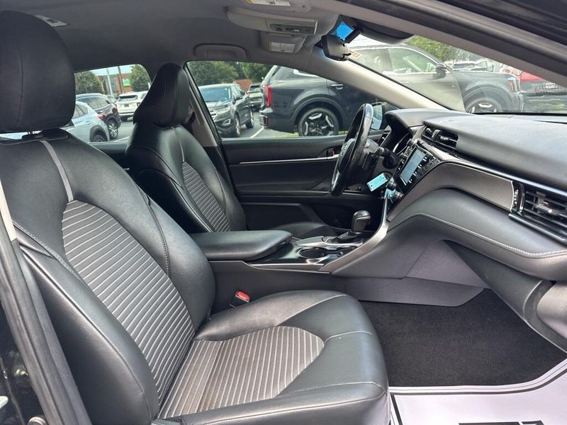 Used 2019 Toyota Camry LImage 16