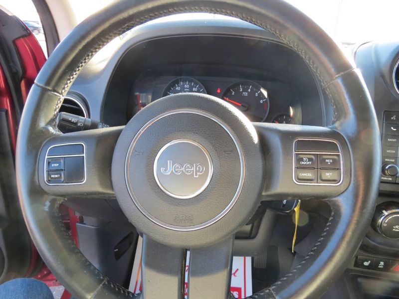 Used 2011 Jeep Compass Latitude 4x4 4dr SUVImage 11