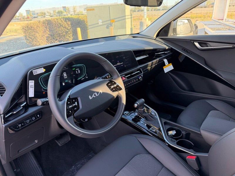 New 2026 Kia Niro EXImage 9