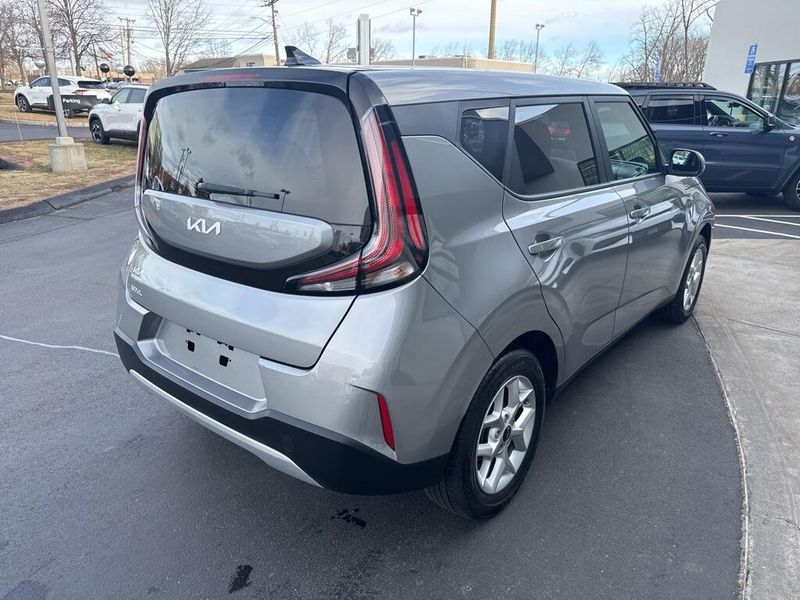 2023 Kia Soul LXImage 4