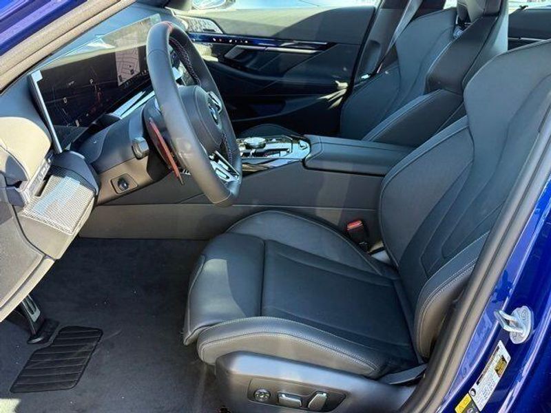 New 2026 BMW M5 BaseImage 15