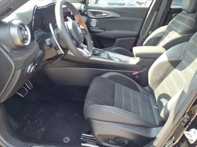 New 2025 Alfa Romeo Tonale IntensaImage 13