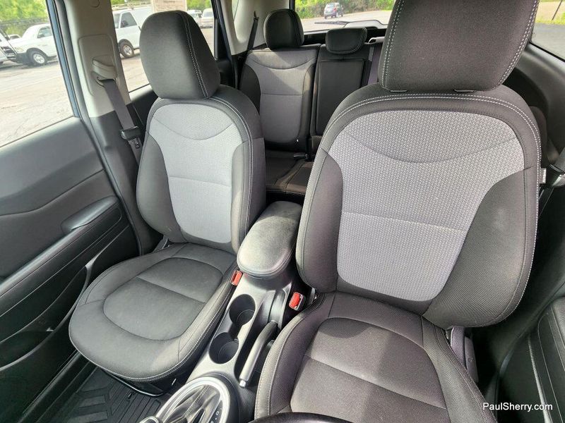 2017 Kia Soul +Image 3